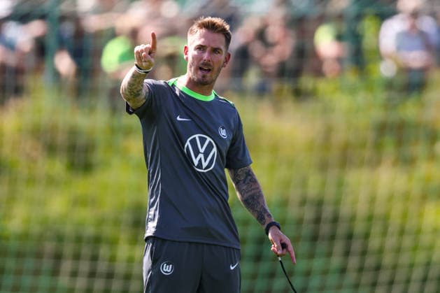 Trainer Tobias Strobl (VfL Wolfsburg) - 2. Fussball Bundesliga Saison 2026-2027 Trainingsauftakt VfL Wolfsburg am VfL Center in Wolfsburg - Fussball,Deutschland,Mann,Männer,24.06.2026 *** Coach Tobias Strobl, VfL Wolfsburg 2, Bundesliga, 2026–2027 Season, Start of training for VfL Wolfsburg at the VfL Center in Wolfsburg, Soccer, Germany, Man, Men, June 24, 2026