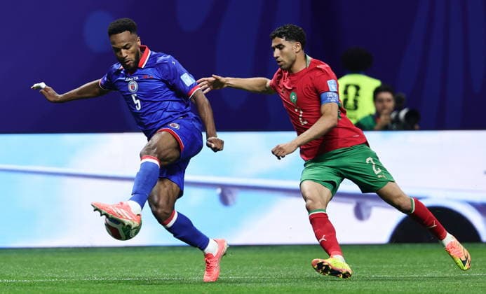 FIFA World Cup, WM, Weltmeisterschaft, Fussball 2026 - Group C - Morocco vs Haiti Achraf Hakimi of Morocco (R) and Hannes Delcroix of Haiti (L) in action during the FIFA World Cup 2026 group stage match Morocco against Haiti, in Atlanta, Georgia, USA, 24 June 2026. ATLANTA United States  Copyright: xRONALDxWITTEKx