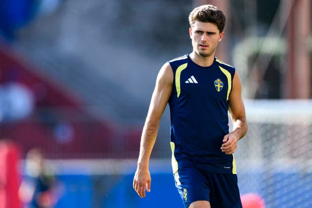 260624 Besfort Zeneli of the Swedish national football team at a training session during day 14 of the FIFA World Cup, WM, Weltmeisterschaft, Fussball 2026 on June 24, 2026 in Dallas. Photo: Ludvig Thunman BILDBYRAN kod LT PA1256 fotboll football soccer fotball vm fotbolls-vm fotball-vm fotbolls-vm 2026 fifa world cup 2026 träning practice training sverige sweden sverige a day 14 bbeng *** 260624 Besfort Zeneli of the Swedish national soccer team at a training session on Day 14 of the 2026 FIFA World Cup on June 24, 2026 in Dallas. Photo by Ludvig Thunman, BILDBYRAN. Code: LT PA1256. soccer, football, soccer, World Cup, soccer World Cup, soccer World Cup, soccer World Cup 2026, FIFA World Cup 2026, training, practice, Sweden, Sweden A, day 14 bbeng  Copyright: LUDVIGxTHUNMAN BB260624LT049