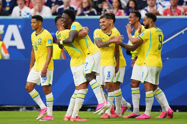 Scotland v Brazil: Group C - FIFA World Cup, WM, Weltmeisterschaft, Fussball 2026 Vinicius Junior of Brazil celebrates after scoring his team s second goal with teammates during the FIFA World Cup 2026 Group C match between Scotland and Brazil at Miami Stadium on June 24, 2026 in Miami, United States. Miami Gardens FL United States  Copyright: xJosexBretonx originalFilename:bretonhernandez-scotland260624_npVcx.jpg