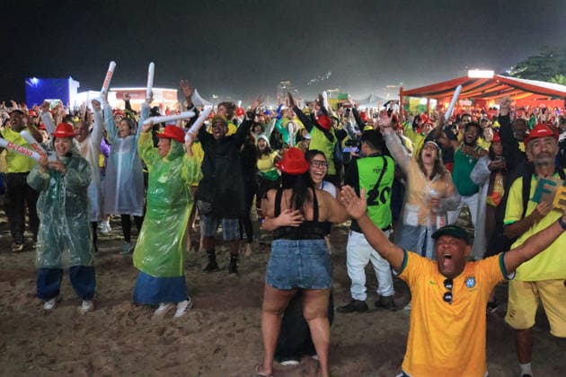 Escócia x Brasil Arena Copacabana RJ RIO DE JANEIRO, RJ - 24.06.2026: ESCoCIA X BRASIL ARENA COPACABANA RJ - Fans celebrating Matheus Cunha& 39;s goal during the Scotland vs. Brazil match at the Copacabana Arena on the sands of Copacabana Beach in Rio de Janeiro, RJ. (Photo: Luiz Gomes Fotoarena) x2969544x  LuizxGomes