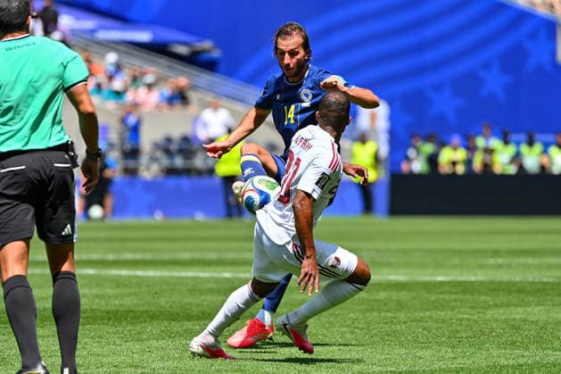 June 24, 2026: Bosnia and Herzegovina midfielder Ivan A unjiÄ¡ (14) slides a pass behind Qatar midfielder Ahmed Fatehi (20) during the FIFA World Cup, WM, Weltmeisterschaft, Fussball match between Bosnia - Herzegovina and Qatar in Seattle, WA.Bosnia - Herzegovina defeated Qatar 3-1. CSM Seattle United States - ZUMAc04_ 20260624_zma_c04_013 Copyright: xStevexFaberx