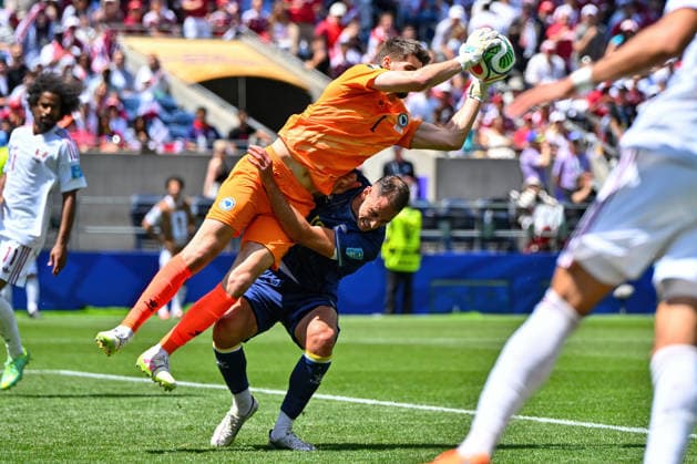 June 24, 2026: Bosnia and Herzegovina goalkeeper Nikola Vasilj (1) makes a save during the FIFA World Cup, WM, Weltmeisterschaft, Fussball match between Bosnia - Herzegovina and Qatar in Seattle, WA.Bosnia - Herzegovina defeated Qatar 3-1. CSM Seattle United States - ZUMAc04_ 20260624_zma_c04_021 Copyright: xStevexFaberx