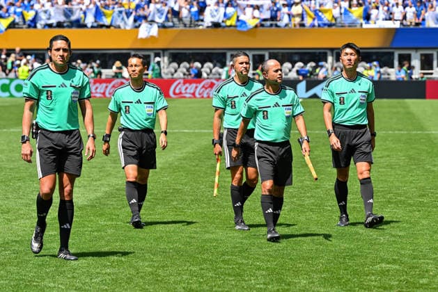 June 24, 2026: The official staff leaves the pitch after the FIFA World Cup, WM, Weltmeisterschaft, Fussball match between Bosnia - Herzegovina and Qatar in Seattle, WA.Bosnia - Herzegovina defeated Qatar 3-1. CSM Seattle United States - ZUMAc04_ 20260624_zma_c04_025 Copyright: xStevexFaberx