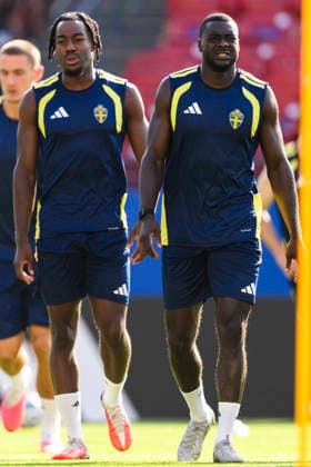 260624 Anthony Elanga and Ken Sema of the Swedish national football team at a training session during day 14 of the FIFA World Cup, WM, Weltmeisterschaft, Fussball 2026 on June 24, 2026 in Dallas. Photo: Ludvig Thunman BILDBYRAN kod LT PA1256 fotboll football soccer fotball vm fotbolls-vm fotball-vm fotbolls-vm 2026 fifa world cup 2026 träning practice training sverige sweden sverige a day 14 bbeng *** 260624 Anthony Elanga and Ken Sema of the Swedish national soccer team at a training session on day 14 of the 2026 FIFA World Cup on June 24, 2026 in Dallas. Photo by Ludvig Thunman, BILDBYRAN. Code: LT PA1256. soccer, football, soccer World Cup, 2026 FIFA World Cup, training, Sweden, Sweden A, day 14 bbeng  Copyright: LUDVIGxTHUNMAN BB260624LT054