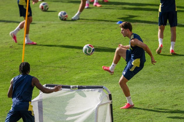 260624 Besfort Zeneli of the Swedish national football team at a training session during day 14 of the FIFA World Cup, WM, Weltmeisterschaft, Fussball 2026 on June 24, 2026 in Dallas. Photo: Petter Arvidson BILDBYRAN kod PA PA1256 fotboll football soccer fotball vm fotbolls-vm fotball-vm fotbolls-vm 2026 fifa world cup 2026 träning practice training sverige sweden sverige a day 14 bbeng *** 260624 Besfort Zeneli of the Swedish national soccer team at a training session on Day 14 of the 2026 FIFA World Cup on June 24, 2026 in Dallas. Photo by Petter Arvidson, BILDBYRAN. Code: PA PA1256. soccer, football, soccer, World Cup, soccer World Cup, soccer World Cup, soccer World Cup 2026, FIFA World Cup 2026, training, practice, Sweden, Sweden A, day 14 bbeng  Copyright: PETTERxARVIDSON BB260624PA106