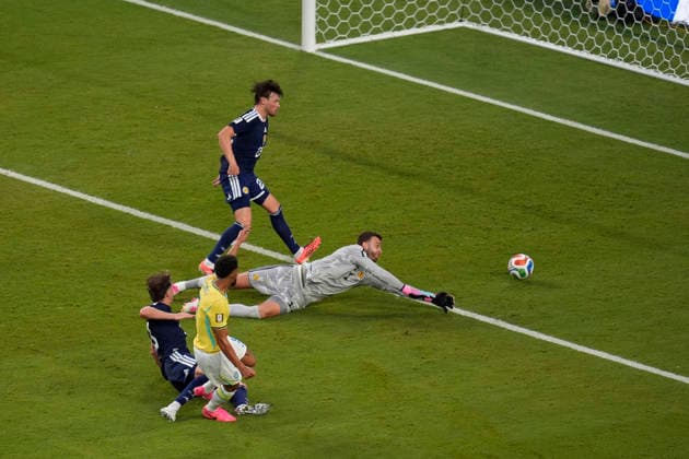 June 24, 2026, Miami Gardens, Florida, USA: Forward Matheus Cunha (9) of Brazil puts the ball past Goalkeeper Angus Gunn (1) of Scotland as he scores the 3rd goal of the game during 2nd half of the World Cup Group C, Round 1 match between Brazil and Scotland at Miami Stadium. Miami Gardens USA - ZUMAd212 20260624_zsp_d212_030 Copyright: xRichardxDolex