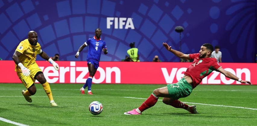 FIFA World Cup, WM, Weltmeisterschaft, Fussball 2026 - Group C - Morocco vs Haiti Ismael Saibari of Morocco (R) and goalkeeper Johny Placide of Haiti (L) in action during the FIFA World Cup 2026 group stage match Morocco against Haiti, in Atlanta, Georgia, USA, 24 June 2026. ATLANTA United States  Copyright: xRONALDxWITTEKx