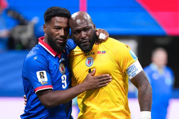 Duckens Nazon of Haiti (L) embraces Johnny Placide of Haiti (R) prior to FIFA Men’s World Cup 2026 Group Stage football match between Morocco and Haiti at Atlanta Stadium, in Atlanta June 24th 2026 (Photo by Alexandra Fechete SPP)  Copyright: xAlexandraxFechete SPPx Sportspressphoto_SPR175694