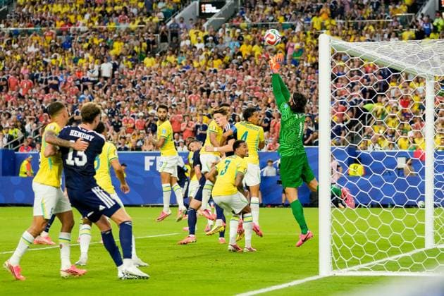 Torhueter Alisson (Brazil) with a save during the FIFA World Cup, WM, Weltmeisterschaft, Fussball 2026 Group C match between Scotland and Brazil at Miami Stadium on June 24, 2026 in Miami, United States. (Photo by Alex Gottschalk DeFodi Images) - *** Goalkeeper Alisson of Brazil makes a save during the 2026 FIFA World Cup Group C match between Scotland and Brazil at Miami Stadium on June 24, 2026, in Miami, United States. Photo by Alex Gottschalk, DeFodi Images