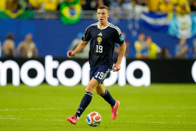 Lewis Ferguson (Scotland) controls the ball during the FIFA World Cup, WM, Weltmeisterschaft, Fussball 2026 Group C match between Scotland and Brazil at Miami Stadium on June 24, 2026 in Miami, United States. (Photo by Alex Gottschalk DeFodi Images) - *** Lewis Ferguson of Scotland controls the ball during the 2026 FIFA World Cup Group C match between Scotland and Brazil at Miami Stadium on June 24, 2026, in Miami, United States. Photo by Alex Gottschalk, DeFodi Images