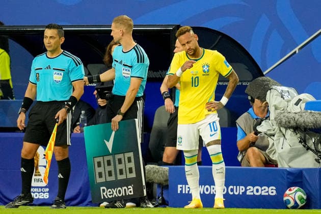 Assistant referee Alberto Morin, Fourth official Espen Eskas und Neymar Jr (Brazil) look on during the FIFA World Cup, WM, Weltmeisterschaft, Fussball 2026 Group C match between Scotland and Brazil at Miami Stadium on June 24, 2026 in Miami, United States. (Photo by Alex Gottschalk DeFodi Images) - *** Assistant referee Alberto Morin, fourth official Espen Eskas, and Neymar Jr. of Brazil look on during the 2026 FIFA World Cup Group C match between Scotland and Brazil at Miami Stadium on June 24, 2026, in Miami, United States. Photo by Alex Gottschalk, DeFodi Images