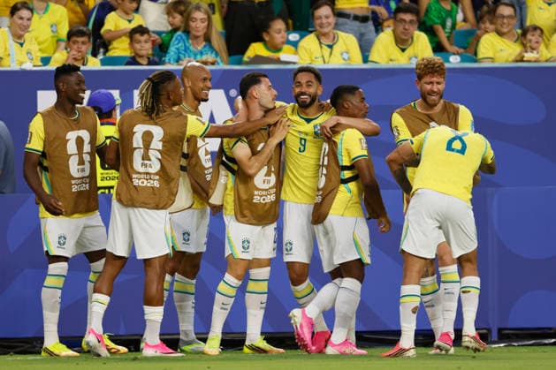 Scotland v Brazil: Group C - FIFA World Cup, WM, Weltmeisterschaft, Fussball 2026 Matheus Cunha of Brazil and substitutes celebrate 3rd goal during the FIFA World Cup 2026 Group C match between Scotland and Brazil at Miami Stadium on June 24, 2026 in Miami, United States. Miami Gardens Miami Stadium FL United States Copyright: xAllstarxPicturexLibraryxLtdx