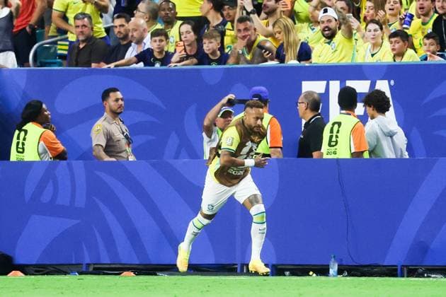 RECORD DATE NOT STATED FIFA World Cup, WM, Weltmeisterschaft, Fussball 2026 - Group C - Scotland v Brazil Neymar Jr. player of Brazil warming up during the match between Scotland and Brazil in the third round of Group C of the 2026 FIFA World Cup group stage at Miami Stadium, in Florida, United States, on Wednesday, June 24, 2026.(Foto: William Volcov Brazil Photo Press IMAGO) Sports Miami FL United States of America Copyright: xWILLIAMxVOLCOVx