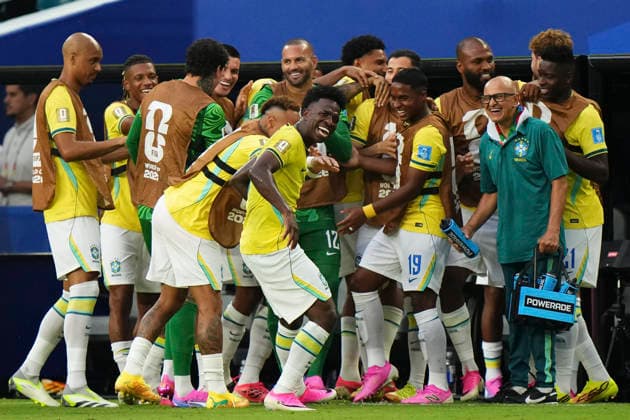 Scotland v Brazil: Group C - FIFA World Cup, WM, Weltmeisterschaft, Fussball 2026 Vinicius Junior of Brazil celebrates after scoring his team s second goal with teammates during the FIFA World Cup 2026 Group C match between Scotland and Brazil at Miami Stadium on June 24, 2026 in Miami, United States. Miami Gardens FL United States  Copyright: xJosexBretonx originalFilename:bretonhernandez-scotland260624_npLBB.jpg