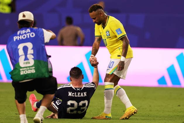 FIFA World Cup, WM, Weltmeisterschaft, Fussball 2026 - Group C - Scotland vs Brazil Neymar of Brazil (R) helps Nathan Patterson of Scotland (L) after the FIFA World Cup 2026 group stage match Scotland against Brazil, in Miami, Florida, USA, 24 June 2026. MIAMI United States  Copyright: xCRISTOBALxHERRERA-ULASHKEVICHx