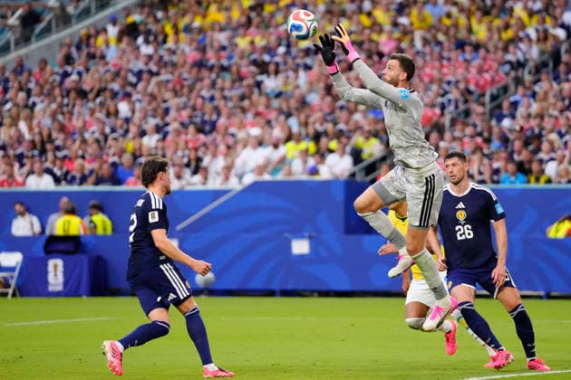 Scotland v Brazil: Group C - FIFA World Cup, WM, Weltmeisterschaft, Fussball 2026 Angus Gunn of Scotland controls the ball during the FIFA World Cup 2026 Group C match between Scotland and Brazil at Miami Stadium on June 24, 2026 in Miami, United States. Miami Gardens FL United States  Copyright: xJosexBretonx originalFilename:bretonhernandez-scotland260624_npL4A.jpg