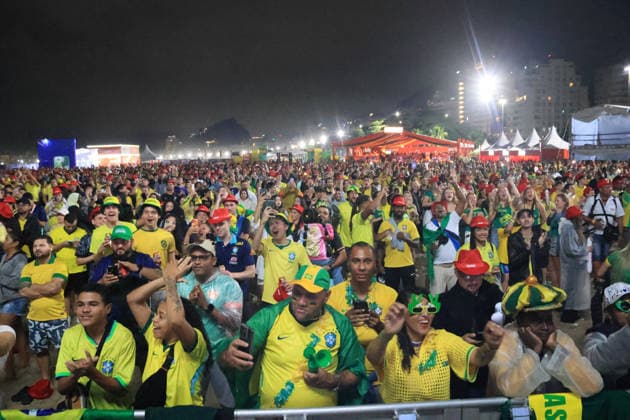 Escócia x Brasil Arena Copacabana RJ RIO DE JANEIRO, RJ - 24.06.2026: ESCoCIA X BRASIL ARENA COPACABANA RJ - Fans celebrating Brazil& 39;s victory over Scotland at the Copacabana Arena on the sands of Copacabana Beach in Rio de Janeiro, RJ. (Photo: Luiz Gomes Fotoarena) x2969641x  LuizxGomes