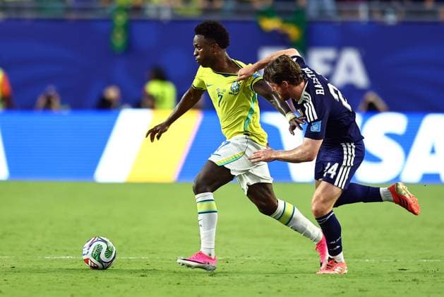 Vinicius Junior of Brazil and Anthony Ralston of Scotland Scotland v Brazil, 2026 FIFA World Cup, WM, Weltmeisterschaft, Fussball Group C, Football, Miami Stadium, Miami, Florida, USA - 24 Jun 2026Miami Miami Stadium Florida (FL) United States of America EDITORIAL USE ONLY No use with unauthorised audio, video, data, fixture lists, club league logos or live services. Online in-match use limited to 120 images, no video emulation. No use in betting, games or single club league player publications.  Copyright: xMichaelxZemanek Shutterstockx 16956031dv