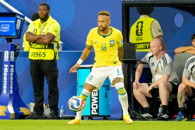 Neymar Jr (Brazil) controls the ball during the FIFA World Cup, WM, Weltmeisterschaft, Fussball 2026 Group C match between Scotland and Brazil at Miami Stadium on June 24, 2026 in Miami, United States. (Photo by Alex Gottschalk DeFodi Images) - *** Neymar Jr. of Brazil controls the ball during the 2026 FIFA World Cup Group C match between Scotland and Brazil at Miami Stadium on June 24, 2026, in Miami, United States. Photo by Alex Gottschalk, DeFodi Images