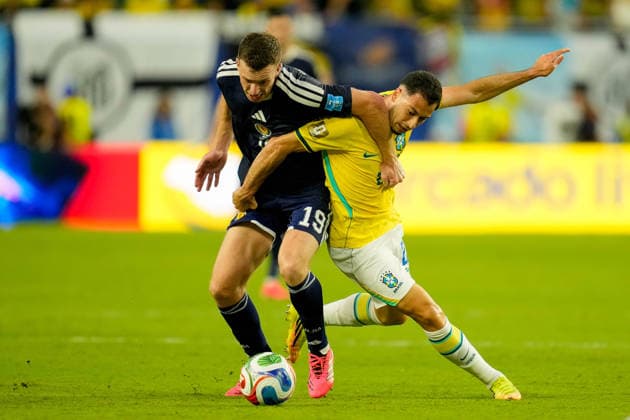 Lewis Ferguson (Scotland) und Gabriel Martinelli (Brazil) battle for the ball during the FIFA World Cup, WM, Weltmeisterschaft, Fussball 2026 Group C match between Scotland and Brazil at Miami Stadium on June 24, 2026 in Miami, United States. (Photo by Alex Gottschalk DeFodi Images) - *** Lewis Ferguson of Scotland and Gabriel Martinelli of Brazil battle for the ball during the 2026 FIFA World Cup Group C match between Scotland and Brazil at Miami Stadium on June 24, 2026, in Miami, United States. Photo by Alex Gottschalk, DeFodi Images