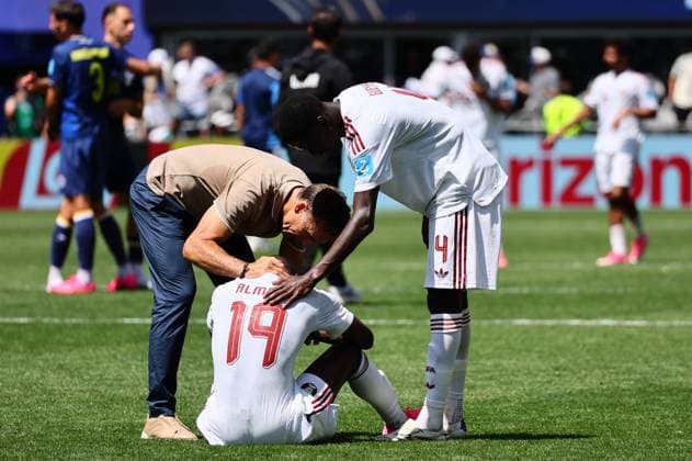 Bosnia and Herzegovina v Qatar - FIFA World Cup, WM, Weltmeisterschaft, Fussball 2026 - Group B SEATTLE, USA - JUNE 24: Head coach of Qatar Julen Lopetegui talks with Almoez Ali (19) of Qatar after the 2026 FIFA World Cup First Stage Group B match between Bosnia and Herzegovina and Qatar at Lumen Field (Seattle Stadium) in Seattle, Washington, United States on June 24, 2026. Samah Zidan Anadolu Washington United States. Editorial use only. Please get in touch for any other usage.  Copyright: x2026xAnadoluxSamahxZidanx