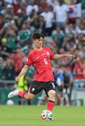 South Africa v South Korea - FIFA World Cup, WM, Weltmeisterschaft, Fussball 2026 - Group A MONTERREY, MEXICO - JUNE 24: Hwang In-beom (6) of South Korea in action during the 2026 FIFA World Cup First Stage Group A match between South Africa and South Korea at Estadio BBVA (Monterrey Stadium) in Monterrey, Mexico on June 24, 2026. Juancho Torres Anadolu Nuevo Leon Mexico. Editorial use only. Please get in touch for any other usage.  Copyright: x2026xAnadoluxJuanchoxTorresx
