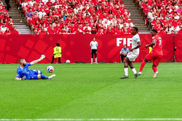 June 24, 2026, Vancouver, British Columbia, Canada: MAXIME CREPEAU (16) of Canada stops a shot by MIRO MUHEIM (2) of Switzerland Canada vs. Switzerland in FIFA World Cup, WM, Weltmeisterschaft, Fussball group stage play held at BC Place Stadium in Vancouver, BC Canada Vancouver Canada - ZUMAk184 20260624_zsp_k184_010 Copyright: xGordonxKalischx