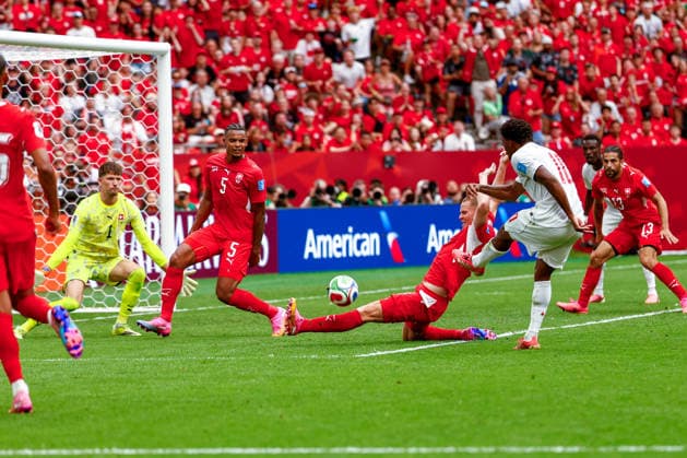 June 24, 2026, Vancouver, British Columbia, Canada: JONATHON DAVID (10) of Canada shoots on goal. Canada vs. Switzerland in FIFA World Cup, WM, Weltmeisterschaft, Fussball group stage play held at BC Place Stadium in Vancouver, BC Canada Vancouver Canada - ZUMAk184 20260624_zsp_k184_023 Copyright: xGordonxKalischx