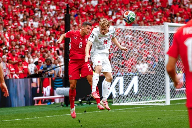 June 24, 2026, Vancouver, British Columbia, Canada: JACOB SHAFFELBURG (14) of Canada and REMO FREULER (8) of Switzerland battling for a ball in the air. Canada vs. Switzerland in FIFA World Cup, WM, Weltmeisterschaft, Fussball group stage play held at BC Place Stadium in Vancouver, BC Canada 2026 Soccer: Canada 1:2 Switzerland  - ZUMAk184 20260624_zsp_k184_034 Copyright: xGordonxKalischx