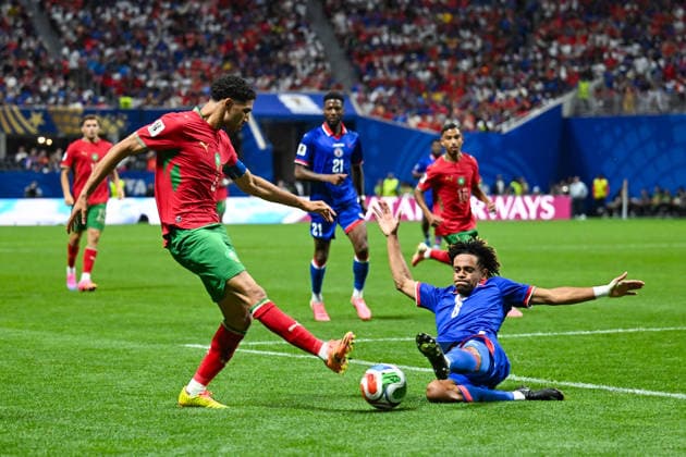ATLANTA, GA - JUNE 24: Achraf Hakimi 2 of Morocco receives a challenge from Martin Experience 8 of Haiti during the FIFA World Cup, WM, Weltmeisterschaft, Fussball 2026 Group C match between Morocco and Haiti on June 24th, 2026 at Atlanta Stadium in Atlanta, GA. (Photo by Rich von Biberstein Icon Sportswire) SOCCER: JUN 24 FIFA World Cup 26 Group C - Morocco vs Haiti EDITORIAL USE ONLY Icon260624020