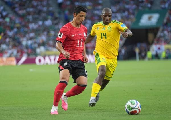 South Africa v South Korea - FIFA World Cup, WM, Weltmeisterschaft, Fussball 2026 - Group A MONTERREY, MEXICO - JUNE 24: Hwang Hee-chan (11) of South Korea in action against Mbekezeli Mbokazi (14) of South Africa during the 2026 FIFA World Cup First Stage Group A match between South Africa and South Korea at Estadio BBVA (Monterrey Stadium) in Monterrey, Mexico on June 24, 2026. Juancho Torres Anadolu Nuevo Leon Mexico. Editorial use only. Please get in touch for any other usage.  Copyright: x2026xAnadoluxJuanchoxTorresx