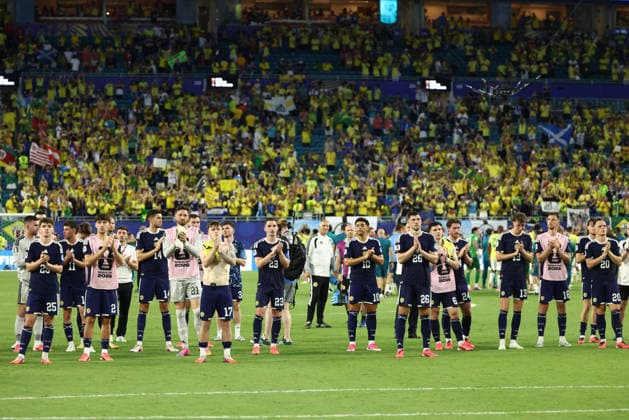 MIAMI GARDENS, FL - JUNE 24: Scotland players applaud the Tartan Army following the FIFA World Cup, WM, Weltmeisterschaft, Fussball 2026 Group C match between Scotland and Brazil on Wednesday, June 24, 2026 at Miami Stadium in Miami Gardens, FL (Photo by Peter Joneleit Icon Sportswire) SOCCER: JUN 24 FIFA World Cup 26 Group C - Scotland vs Brazil EDITORIAL USE ONLY Icon260624057