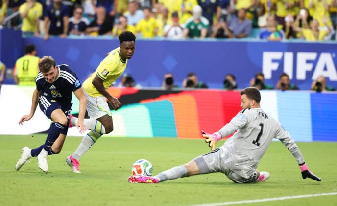 (260625) -- MIAMI, June 25, 2026 -- Angus Gunn (R), goalkeeper of Scotland, tries to save the ball during the group C match between Scotland and Brazil at the 2026 FIFA World Cup, WM, Weltmeisterschaft, Fussball at Miami Stadium, Miami, the United States, June 24, 2026. ) (SP)U.S.-MIAMI-FOOTBALL-FIFA WORLD CUP-GROUP C-SCO VS BRA ZhangxChen 