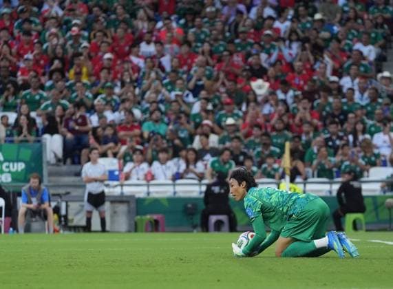 South Africa v South Korea - FIFA World Cup, WM, Weltmeisterschaft, Fussball 2026 - Group A MONTERREY, MEXICO - JUNE 24: Kim Seung-gyu (1) goalkeeper of South Korea in action during the 2026 FIFA World Cup First Stage Group A match between South Africa and South Korea at Estadio BBVA (Monterrey Stadium) in Monterrey, Mexico on June 24, 2026. Juancho Torres Anadolu Nuevo Leon Mexico. Editorial use only. Please get in touch for any other usage.  Copyright: x2026xAnadoluxJuanchoxTorresx