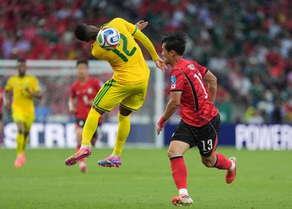 South Africa v South Korea - FIFA World Cup, WM, Weltmeisterschaft, Fussball 2026 - Group A MONTERREY, MEXICO - JUNE 24: Thapelo Maseko (12) of South Africa in action against Lee Tae-seok (13) of South Korea during the 2026 FIFA World Cup First Stage Group A match between South Africa and South Korea at Estadio BBVA (Monterrey Stadium) in Monterrey, Mexico on June 24, 2026. Juancho Torres Anadolu Nuevo Leon Mexico. Editorial use only. Please get in touch for any other usage.  Copyright: x2026xAnadoluxJuanchoxTorresx