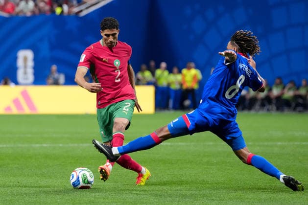Achraf Hakimi of Morocco (L) passes the ball under pressure from Martin Experience of Haiti (R) during a FIFA Men’s World Cup 2026 Group Stage football match between Morocco and Haiti at Atlanta Stadium, in Atlanta June 24th 2026 (Photo by Alexandra Fechete SPP)  Copyright: xAlexandraxFechete SPPx Sportspressphoto_SPR175963