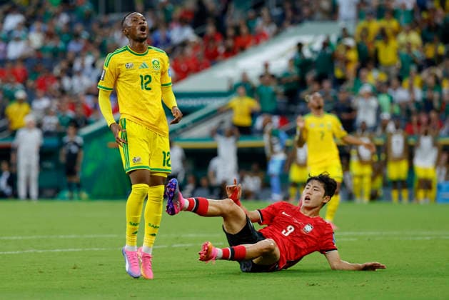 June 24, 2026, Guadalupe, Nuevo Leon, Mexico: T. Maseko (L) of South Africa reacts to a play against Korea Republic, during the match between South Africa and Korea Republic for the 3rd round of the group A of the FIFA World Cup, WM, Weltmeisterschaft, Fussball 2026, at Monterrey Stadium. FIFA World Cup 2026: South Africa Vs Korea Republic  - ZUMAo125 20260624_zip_o125_015 Copyright: xAntonioxOjedax