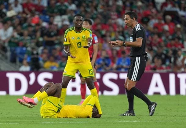 South Africa v South Korea - FIFA World Cup, WM, Weltmeisterschaft, Fussball 2026 - Group A MONTERREY, MEXICO - JUNE 24: Referee Facundo Tello checks the South African player during the 2026 FIFA World Cup First Stage Group A match between South Africa and South Korea at Estadio BBVA (Monterrey Stadium) in Monterrey, Mexico on June 24, 2026. Juancho Torres Anadolu Nuevo Leon Mexico. Editorial use only. Please get in touch for any other usage.  Copyright: x2026xAnadoluxJuanchoxTorresx