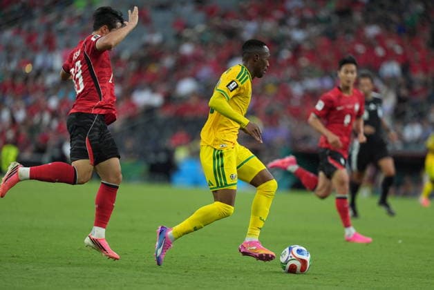 South Africa v South Korea - FIFA World Cup, WM, Weltmeisterschaft, Fussball 2026 - Group A MONTERREY, MEXICO - JUNE 24: Thapelo Maseko (R) of South Africa in action against Lee Tae-seok (13) of South Korea during the 2026 FIFA World Cup First Stage Group A match between South Africa and South Korea at Estadio BBVA (Monterrey Stadium) in Monterrey, Mexico on June 24, 2026. Juancho Torres Anadolu Nuevo Leon Mexico. Editorial use only. Please get in touch for any other usage.  Copyright: x2026xAnadoluxJuanchoxTorresx
