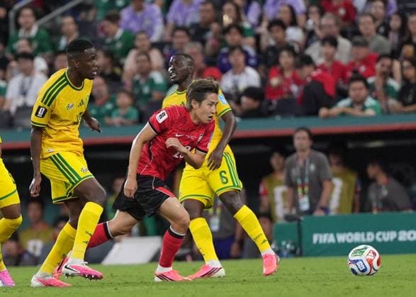 South Africa v South Korea - FIFA World Cup, WM, Weltmeisterschaft, Fussball 2026 - Group A MONTERREY, MEXICO - JUNE 24: Sphephelo Sithole (L) of South Africa in action against Lee Kang-in (19) of South Korea during the 2026 FIFA World Cup First Stage Group A match between South Africa and South Korea at Estadio BBVA (Monterrey Stadium) in Monterrey, Mexico on June 24, 2026. Juancho Torres Anadolu Nuevo Leon Mexico. Editorial use only. Please get in touch for any other usage.  Copyright: x2026xAnadoluxJuanchoxTorresx