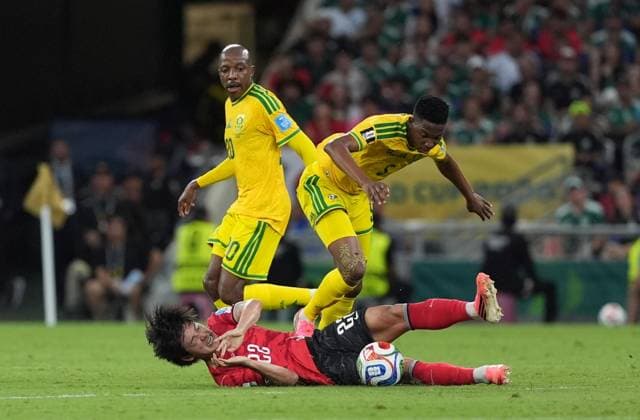 South Africa v South Korea - FIFA World Cup, WM, Weltmeisterschaft, Fussball 2026 - Group A MONTERREY, MEXICO - JUNE 24: Thalente Mbatha (5) of South Africa in action against Seol Young-woo (22) of South Korea during the 2026 FIFA World Cup First Stage Group A match between South Africa and South Korea at Estadio BBVA (Monterrey Stadium) in Monterrey, Mexico on June 24, 2026. Juancho Torres Anadolu Nuevo Leon Mexico. Editorial use only. Please get in touch for any other usage.  Copyright: x2026xAnadoluxJuanchoxTorresx