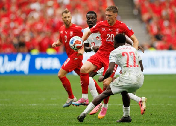 June 24, 2026, Vancouver, British Columbia, Canada: Michel Aebischer 20 of Switzerland controls the ball during the FIFA World Cup, WM, Weltmeisterschaft, Fussball 2026 Group B match between Switzerland and Canada at BC Place Vancouver. World Cup 2026: Group B Switzerland 2:1 Canada  - ZUMAc132 20260624_fap_c132_021 Copyright: xAndrewxChinx