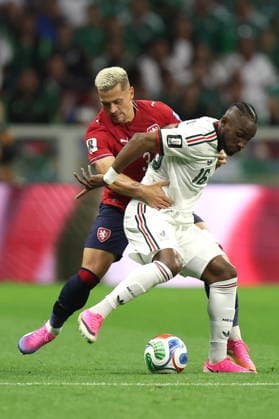 FIFA World Cup, WM, Weltmeisterschaft, Fussball 2026 - Group A - Czech Republic vs Mexico Tomas Holes (L) of Czech Republic vies for the ball with Julian Quinones of Mexico during the FIFA World Cup 2026 group stage match Czech Republic against Mexico in Mexico City, Mexico, 24 June 2026. MEXICO CITY Mexico  Copyright: xISAACxESQUIVELx