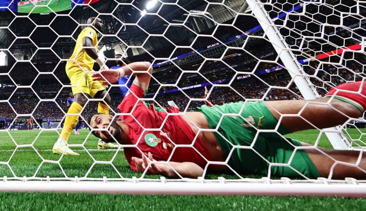 FIFA World Cup, WM, Weltmeisterschaft, Fussball 2026 - Group C - Morocco vs Haiti epaselect Ismael Saibari of Morocco falls into the goal net during the FIFA World Cup 2026 group stage match Morocco against Haiti, in Atlanta, Georgia, USA, 24 June 2026. ATLANTA United States  Copyright: xRONALDxWITTEKx