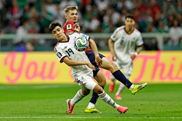 June 24, 2026, Mexico City, Mexico City, Mexico: Gilberto Mora of Mexico battles for possession ball with Jaroslav Zeleny of Czech Republic during the match between Mexico and Czech Republic for the 3st round of the group A of the FIFA World Cup, WM, Weltmeisterschaft, Fussball 2026, at Mexico City Stadium, in Mexico City, Mexico on June 24. 2026. Photo: DiaEsportivo Mexico City Mexico - ZUMAh208 20260624_zsp_h208_008 Copyright: xHeulerxAndreyx