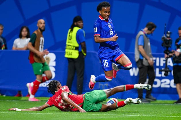 ATLANTA, GA - JUNE 24: Ruben Providence 15 of Haiti avoids the challenge by Redouane Halhal 25 of Morocco during the FIFA World Cup, WM, Weltmeisterschaft, Fussball 2026 Group C match between Morocco and Haiti on June 24th, 2026 at Atlanta Stadium in Atlanta, GA. (Photo by Rich von Biberstein Icon Sportswire) SOCCER: JUN 24 FIFA World Cup 26 Group C - Morocco vs Haiti EDITORIAL USE ONLY Icon260624038