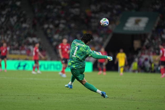 South Africa v South Korea - FIFA World Cup, WM, Weltmeisterschaft, Fussball 2026 - Group A MONTERREY, MEXICO - JUNE 24: Kim Seung-gyu (1) goalkeeper of South Korea in action during the 2026 FIFA World Cup First Stage Group A match between South Africa and South Korea at Estadio BBVA (Monterrey Stadium) in Monterrey, Mexico on June 24, 2026. Juancho Torres Anadolu Nuevo Leon Mexico. Editorial use only. Please get in touch for any other usage.  Copyright: x2026xAnadoluxJuanchoxTorresx