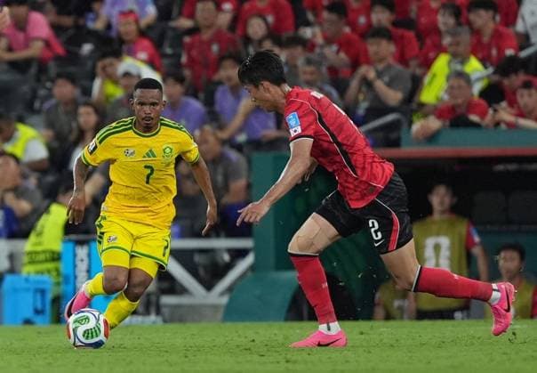 South Africa v South Korea - FIFA World Cup, WM, Weltmeisterschaft, Fussball 2026 - Group A MONTERREY, MEXICO - JUNE 24: Oswin Appollis (7) of South Africa in action against Lee Han-beom (2) of South Korea during the 2026 FIFA World Cup First Stage Group A match between South Africa and South Korea at Estadio BBVA (Monterrey Stadium) in Monterrey, Mexico on June 24, 2026. Juancho Torres Anadolu Nuevo Leon Mexico. Editorial use only. Please get in touch for any other usage.  Copyright: x2026xAnadoluxJuanchoxTorresx