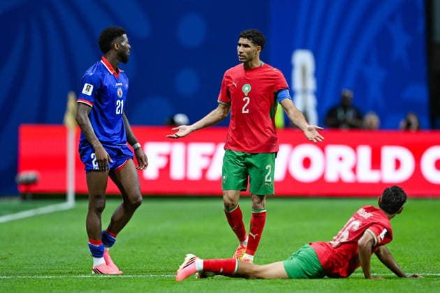 ATLANTA, GA - JUNE 24: Achraf Hakimi 2 of Morocco questions the foul by Josue Casimir 21 of Haiti during the FIFA World Cup, WM, Weltmeisterschaft, Fussball 2026 Group C match between Morocco and Haiti on June 24th, 2026 at Atlanta Stadium in Atlanta, GA. (Photo by Rich von Biberstein Icon Sportswire) SOCCER: JUN 24 FIFA World Cup 26 Group C - Morocco vs Haiti EDITORIAL USE ONLY Icon260624067